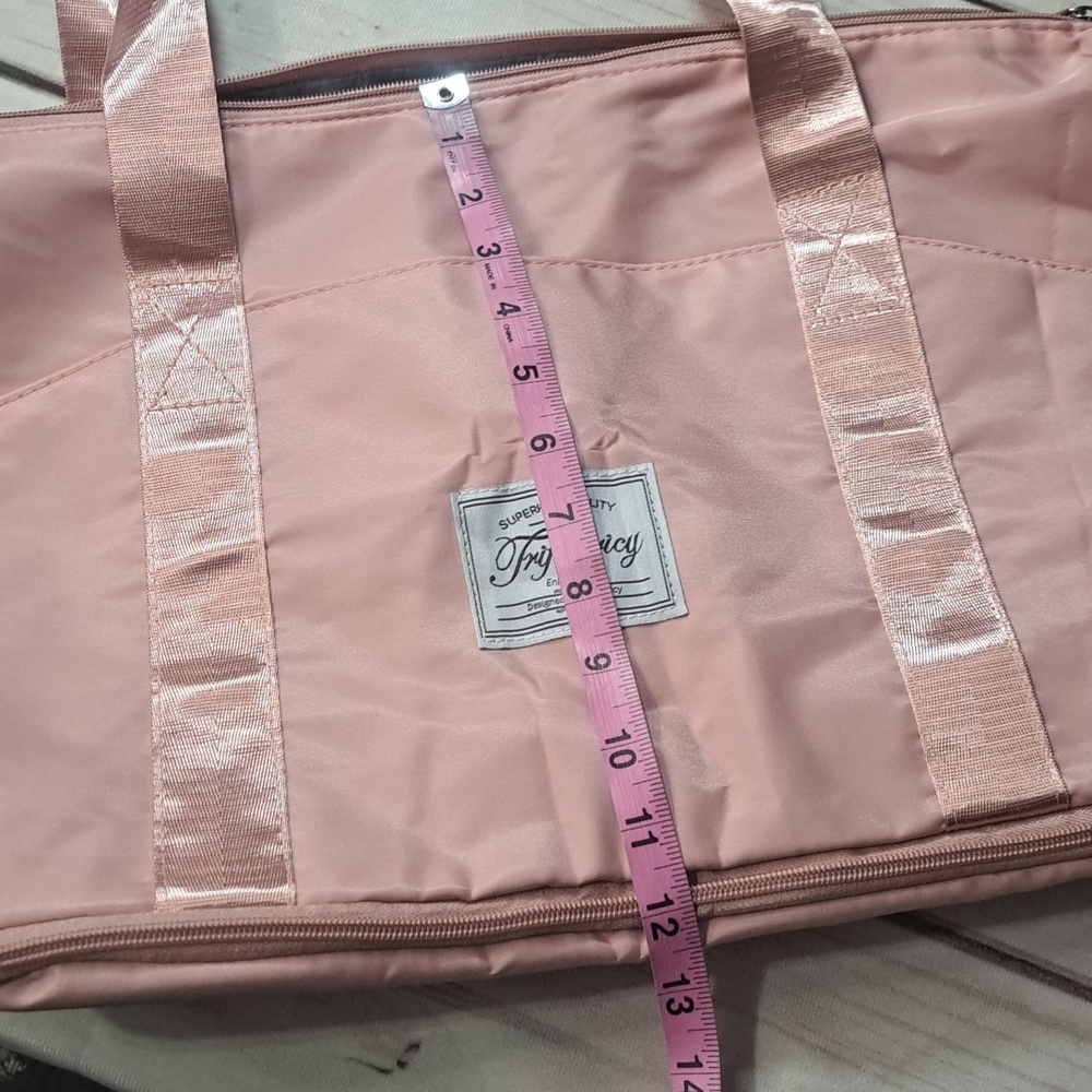 Light Pink Travel Duffel Bag With Zip Extending Bottom - Picture 3 of 11